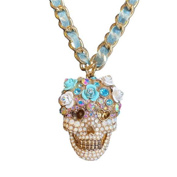 Betsey Johnson Gold Tone Crystal & Flower Sugar Skull Pendant Necklace - Picture 3 of 10